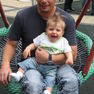 Bruder Jeron mit Papa beim Sommerfest 08