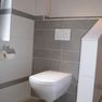 WC-Anlage mit Wand