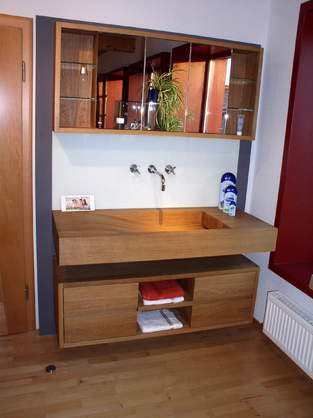 Holzwaschbecken in Eiche