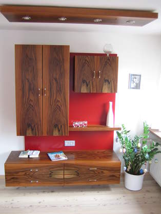 Wohnzimmerschrank
