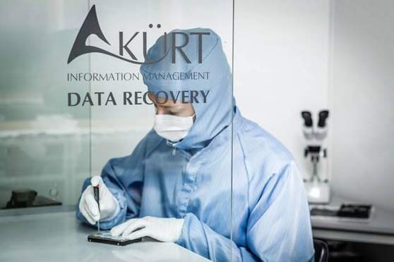 Datenrettung im Reinraum Labor