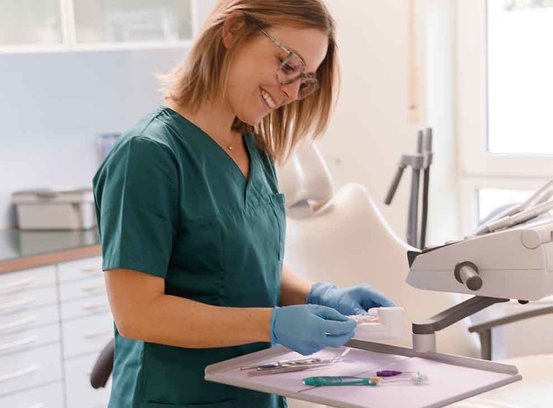 Zahnarzt Westerwald Prophylaxe Assistentin
