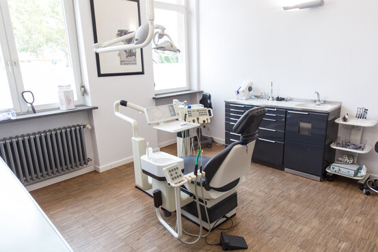 Zahnarztpraxis Dr. Robert Neff am Ruthenplatz Abbildung Nr. 9