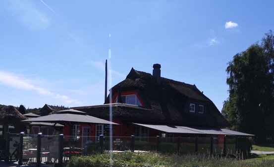 Markilux Pergola und Caravita Sonnenschirme i
