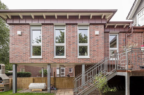 ein schwebender Anbau