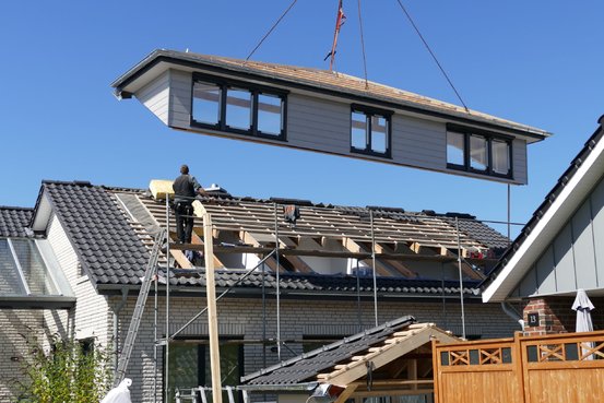 schwebende Walmdachgaube