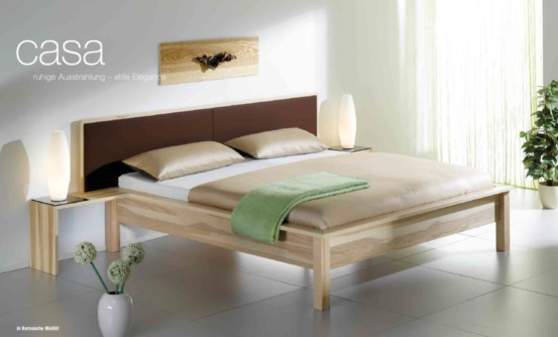 Bett CASA in Kernesche Weissoel Leder dunkelb