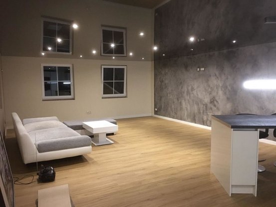 Spanndecke Hochglanz anthrazit mit Einbaustra