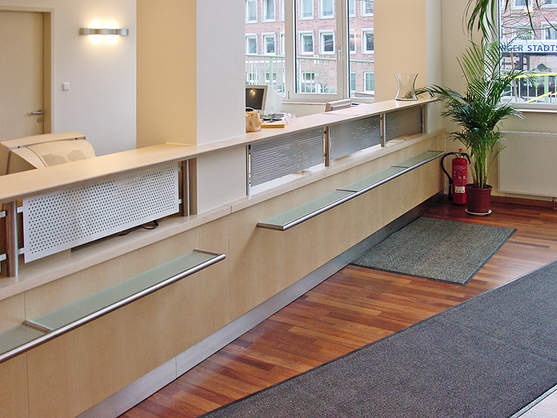empfangstresen-arztpraxis.jpg