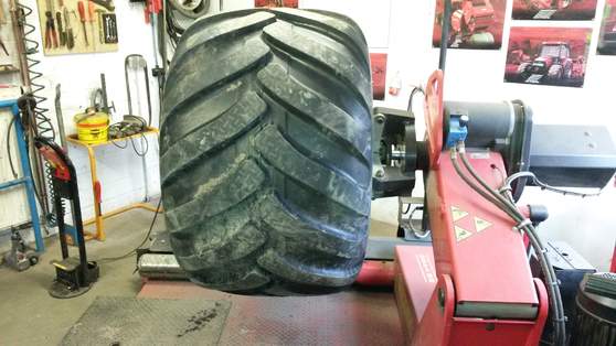 LKW und AS Reifenreparaturen und Montage