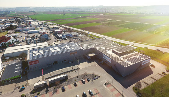 Hauptgebauede und Lager