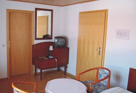 1028405-eb.jpg