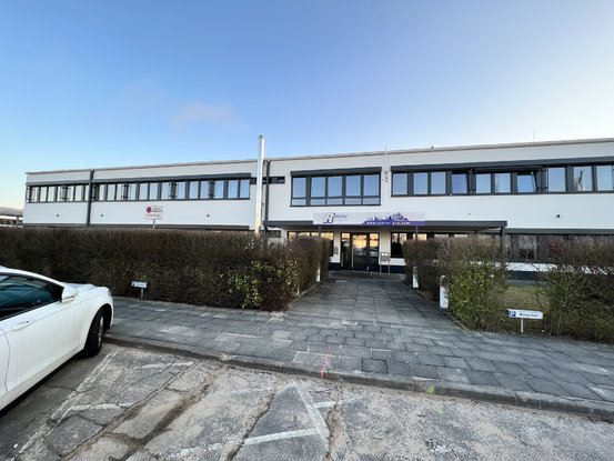 Kunststofffenster mit Beschatung