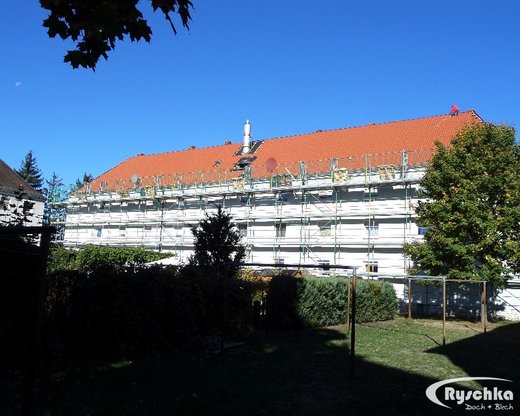 Dachsanierung an einem Wohnblock