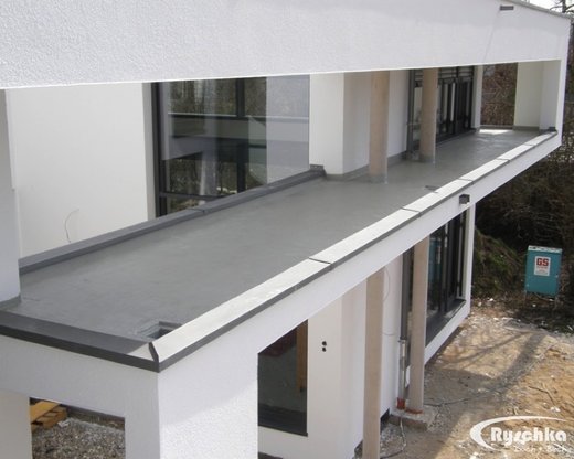 FLuessigabdichtung an einem Laubengang