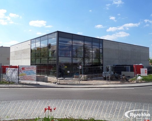 Dachabdichtung an einem Baustoffhandel