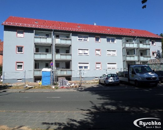 Dachsanierung an einem Wohnblock