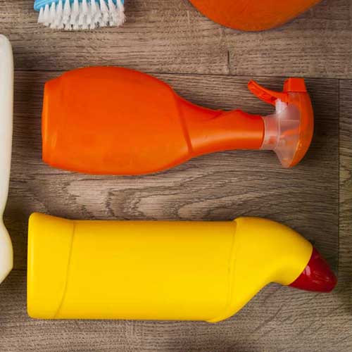 Chemie in die Toilette? Auf diese Reinigungszusätze sollten Sie der Umwelt zuliebe verzichten