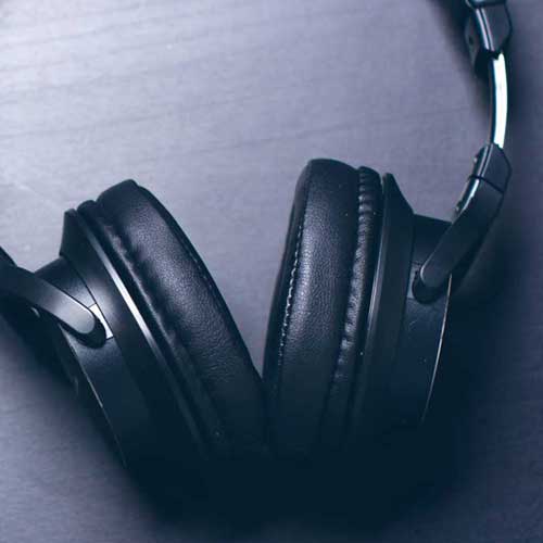 Kabellose Klangwelten: Über Bluetooth-Lautsprecher und -Kopfhörer