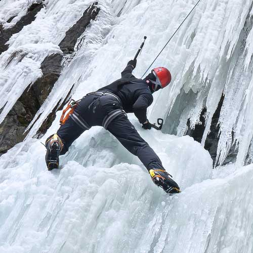 Extremsport Eisklettern: Was Interessierte und Anfänger wissen sollten