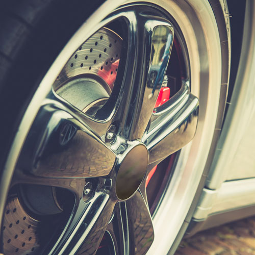 Kratzerfreies Glück: So reinigen Sie Ihre Auto-Felgen richtig