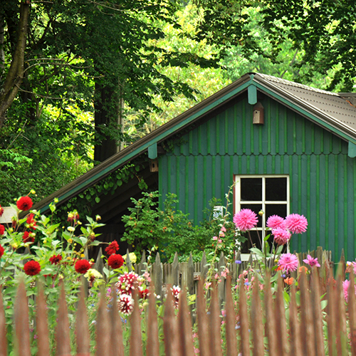 Wunschtraum Kleingärtner: Wie man an eine Gartenlaube kommt und was dort zu beachten ist