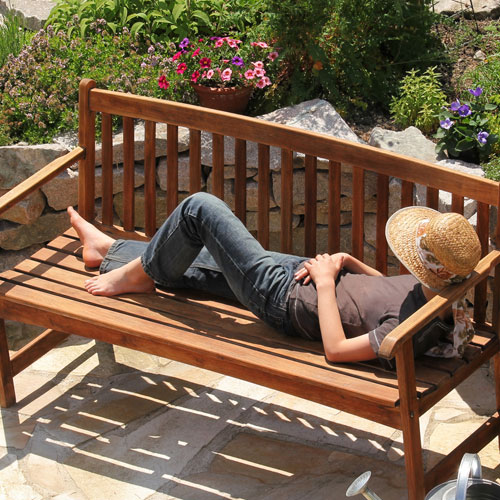 Teak, Bambus, Plastik? Die beste Materialwahl für Ihre Gartenmöbel