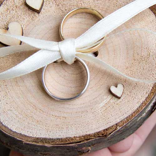 Individuelle Eheringe anfertigen lassen: Kosten, Stile, Materialien