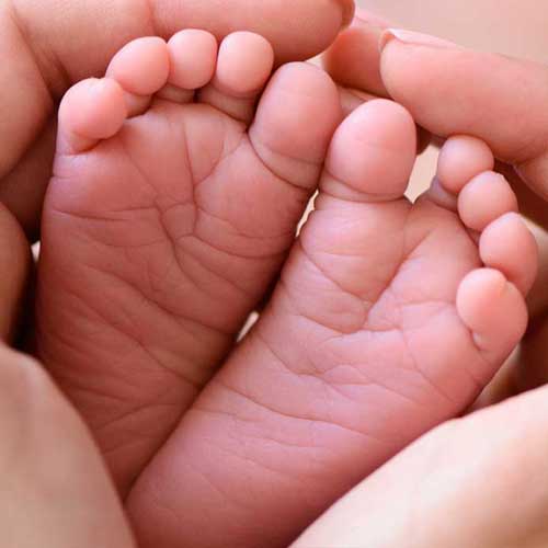 Hebammen – unermüdliche Helferinnen in der Krise