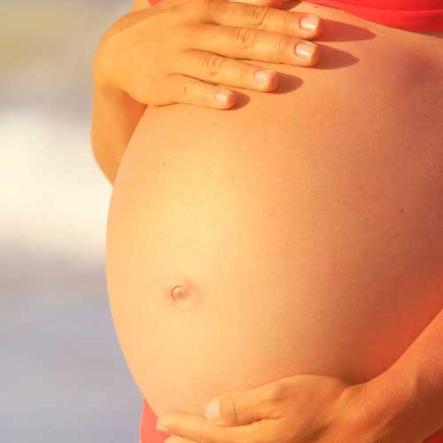 Die Geburt in der Gebärwanne: Was spricht für und gegen eine Wassergeburt?