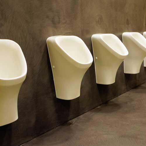 Ein Pissoir ohne Wasserspülung? So funktioniert das Trockenurinal