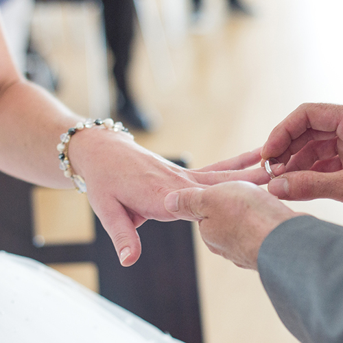 Die ewige Suche nach dem perfekten Ehe-Ring - Darauf sollte man beim Ring-Kauf achten