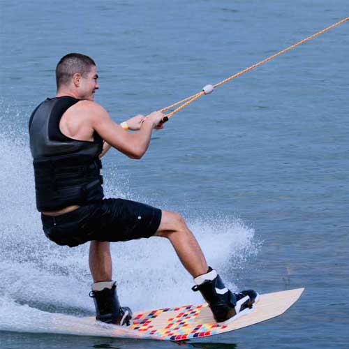 Trendsport Wakeboarden: So surfen Sie richtig
