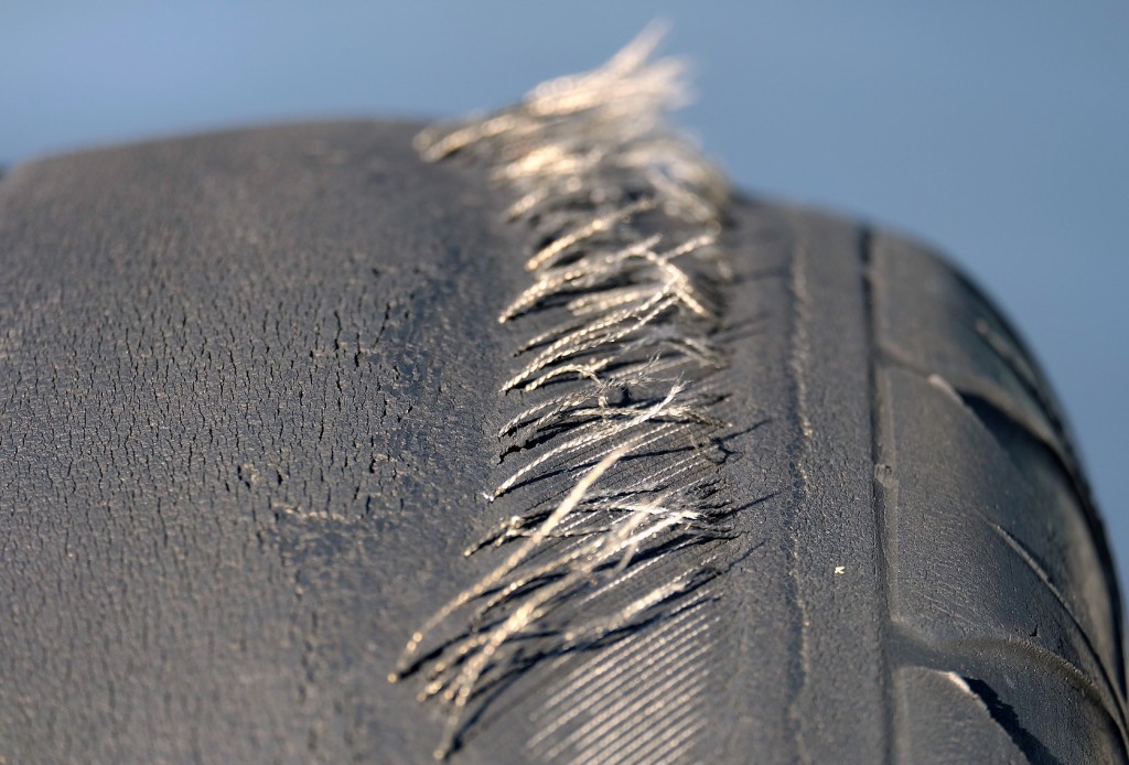 Bevor es gefährlich wird: Wie erkenne ich abgefahrene Reifen