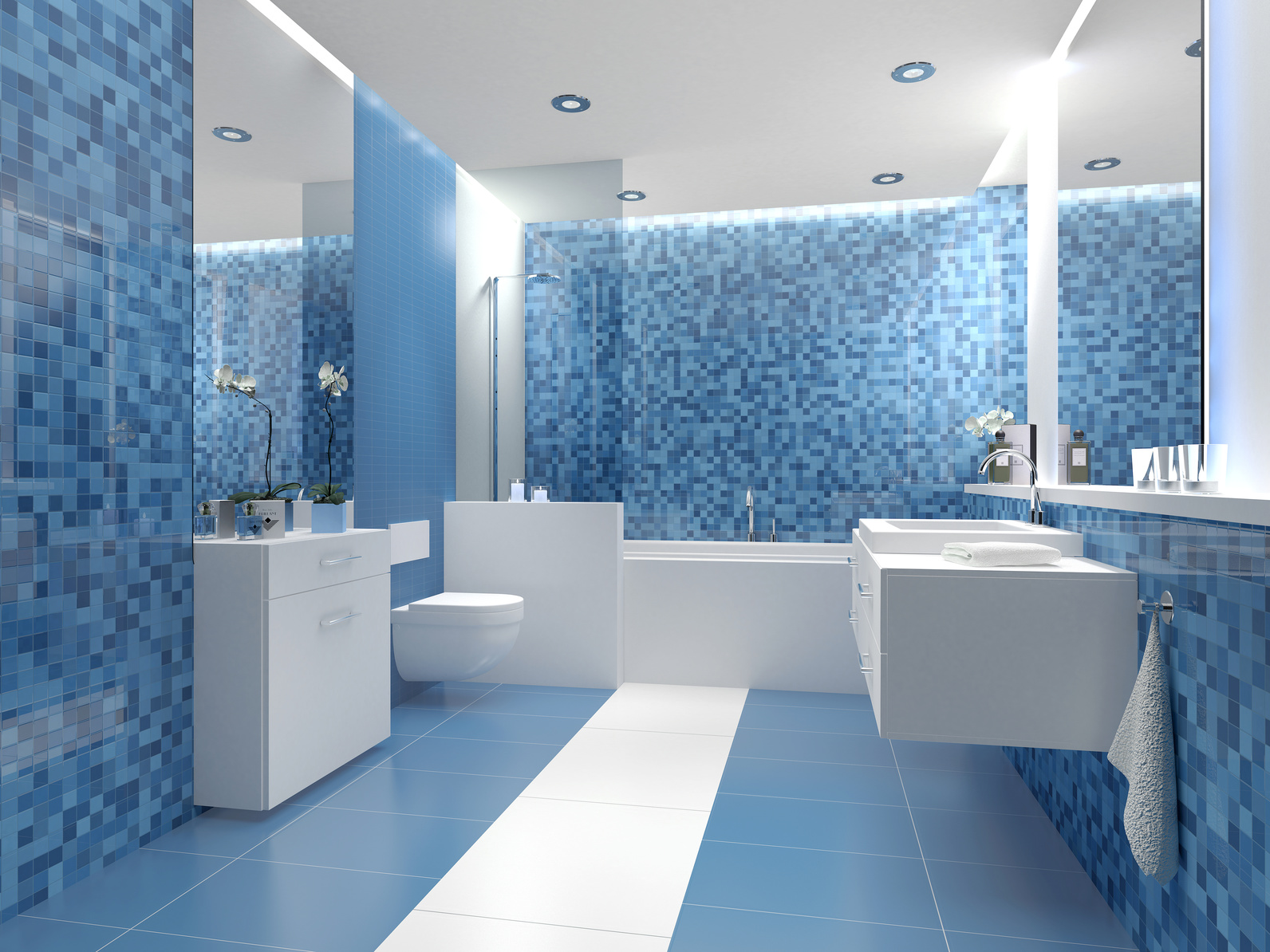 Badezimmer mit frischer blauer und weier Farbkomination
