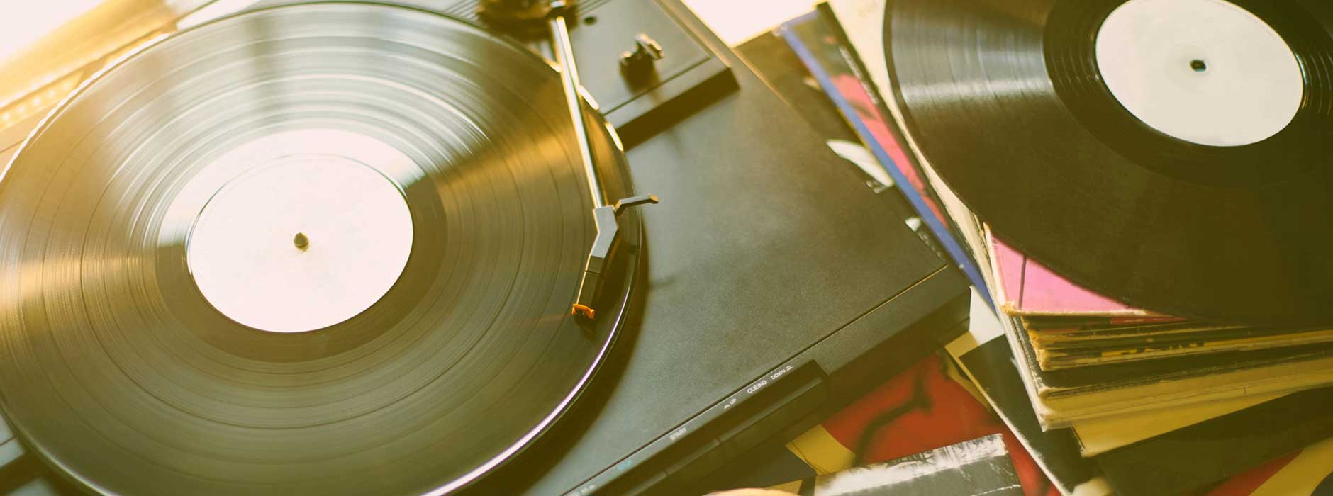 Nicht nur Platten kratzen: Die Anforderungen an einen Vollzeit-DJ