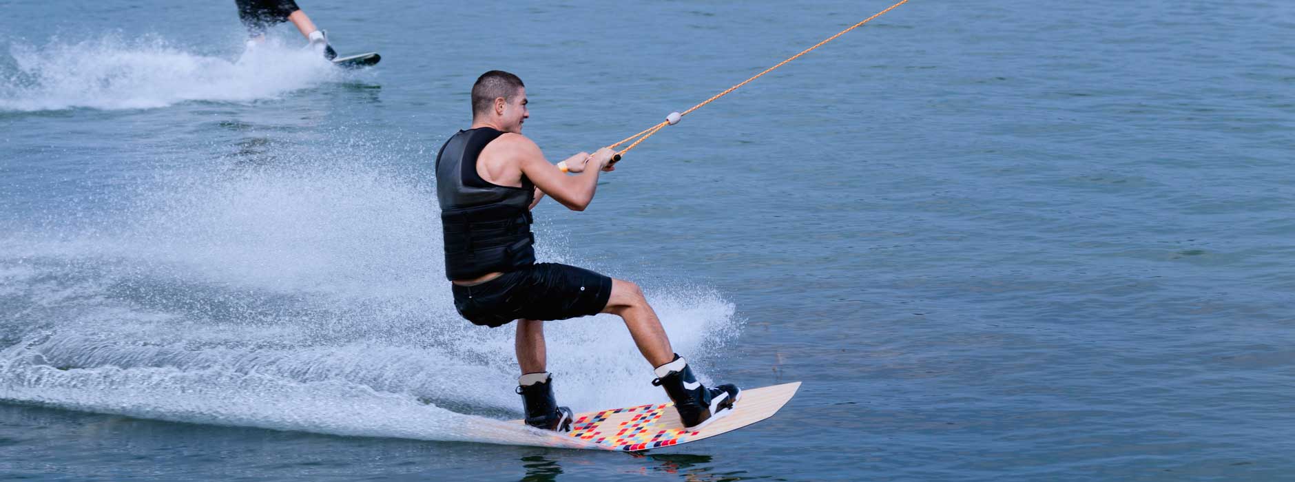 Trendsport Wakeboarden: So surfen Sie richtig