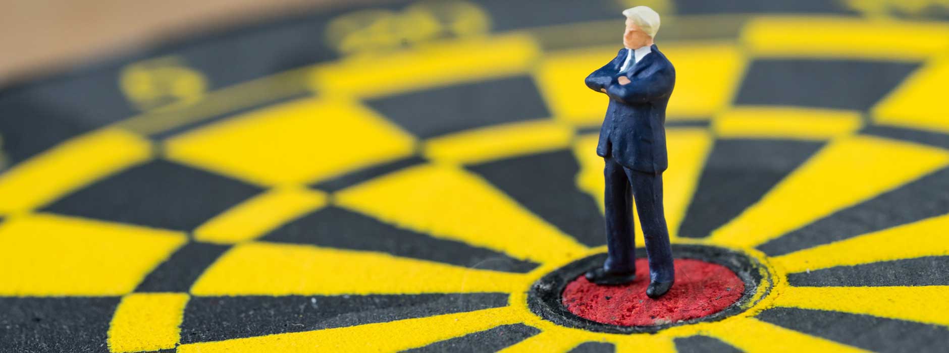 Volltreffer! Diese Tricks und Kniffe beim Dart lassen Sie zielsicher werfen